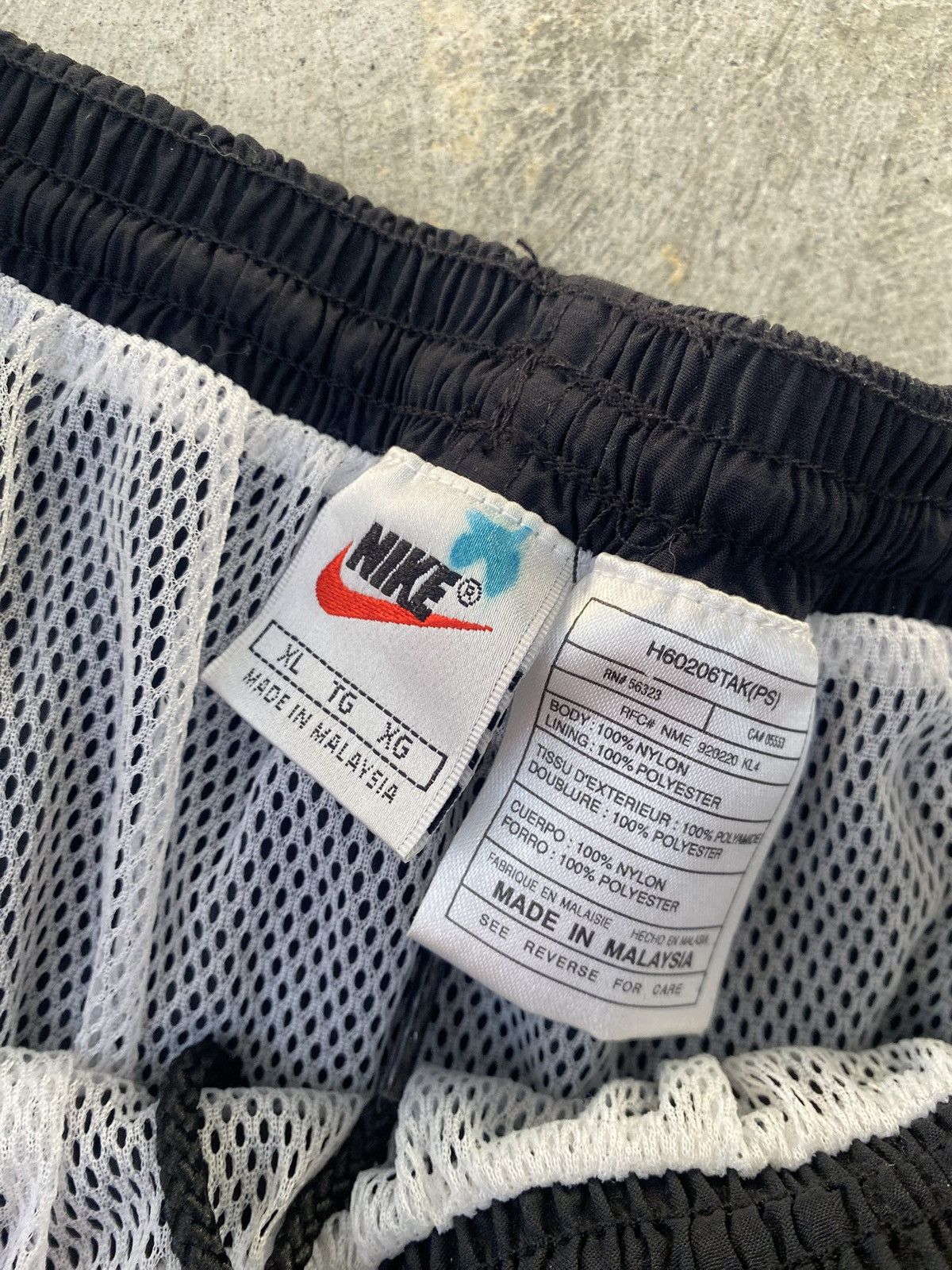 Nike Nike Vintage Black Shorts XL Size US 34 / EU 50 - 4 Thumbnail