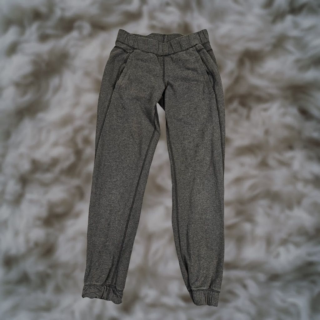 Lululemon Lululemon Pants Womens 4 Gray Fleece Lined Joggers Elastic Waist Cuffs Casual Size 27" / US 4 / IT 40 - 1 Thumbnail