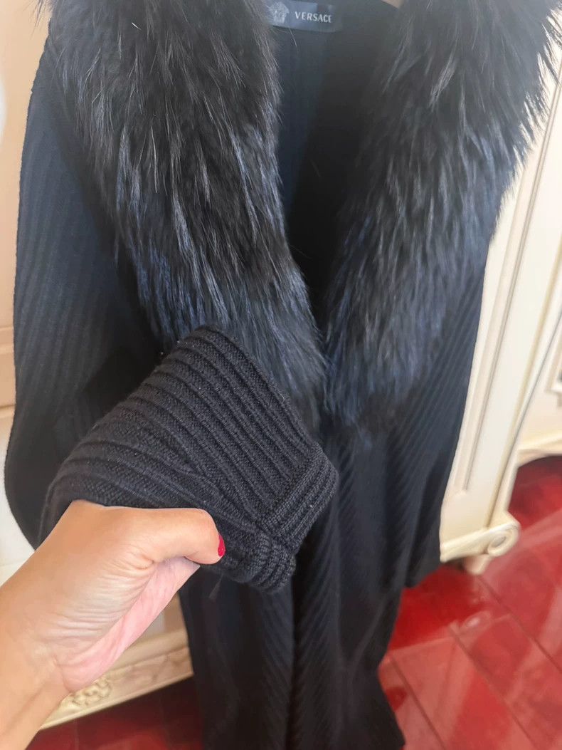 Versace Versace Midi length large fur collar sweater Size M / US 6-8 / IT 42-44 - 4 Thumbnail