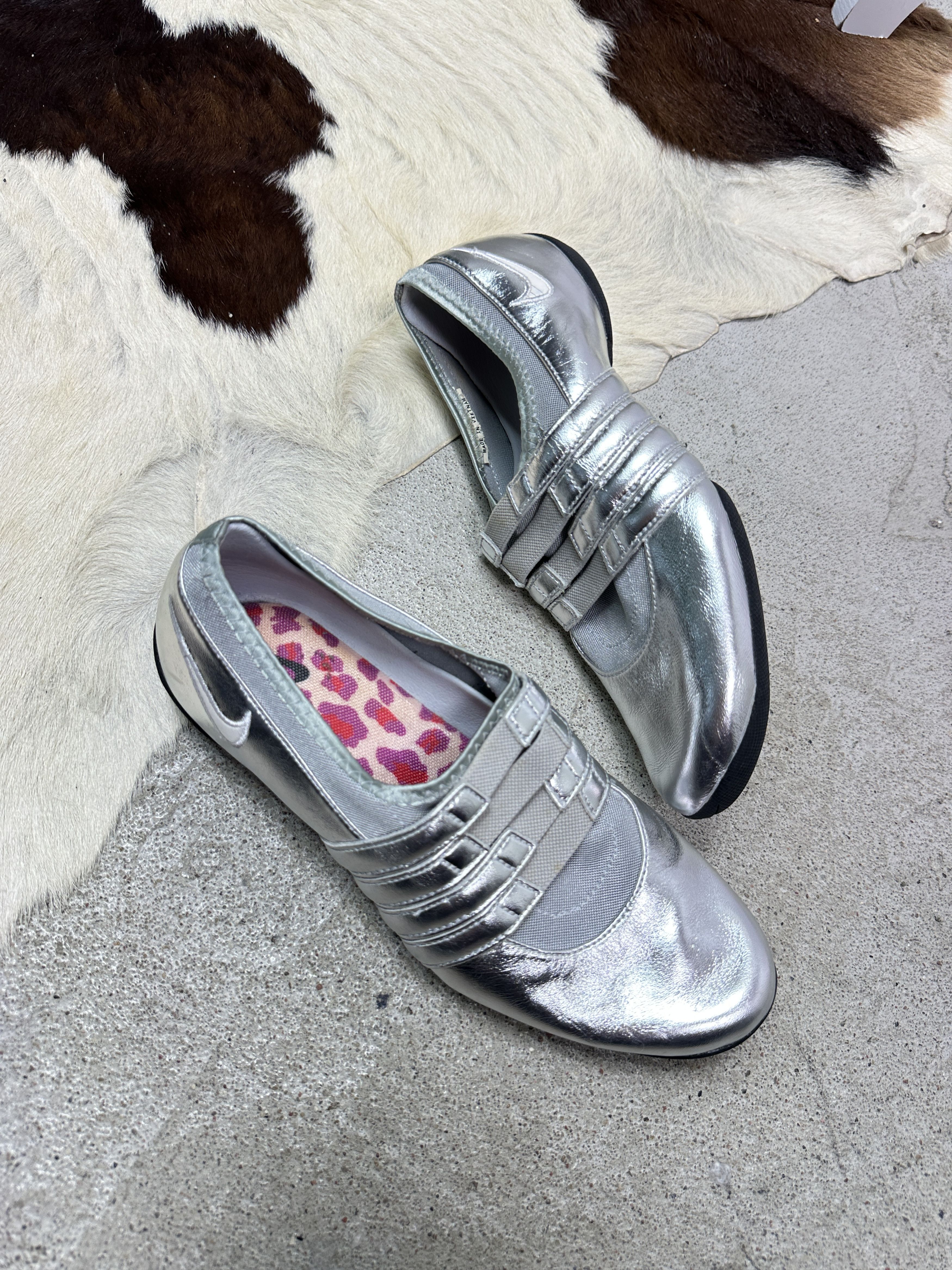 Nike Vintage Leather Sporty Nike Silver Chrome Sneakers 00s Size US 6.5 / IT 36.5 - 1 Thumbnail