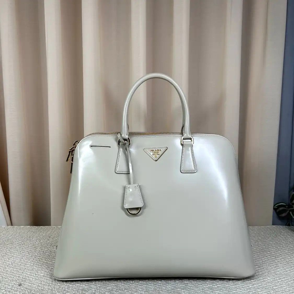 Prada PRADA Promenade light greypatent leather logo shell bag handbag Size ONE SIZE - 1 Thumbnail
