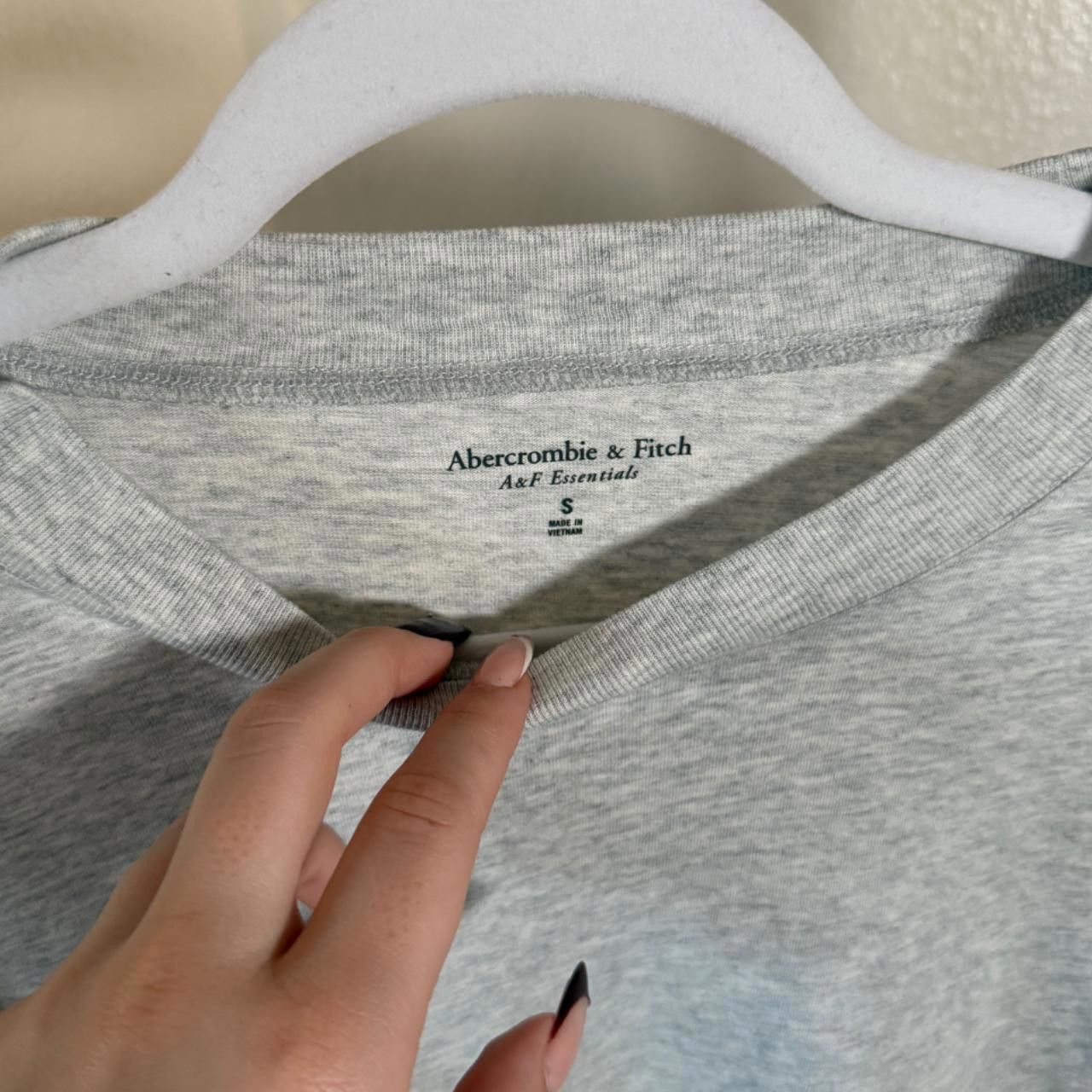 Abercrombie & Fitch light grey crop top🩶 Size S / US 4 / IT 40 - 3 Thumbnail