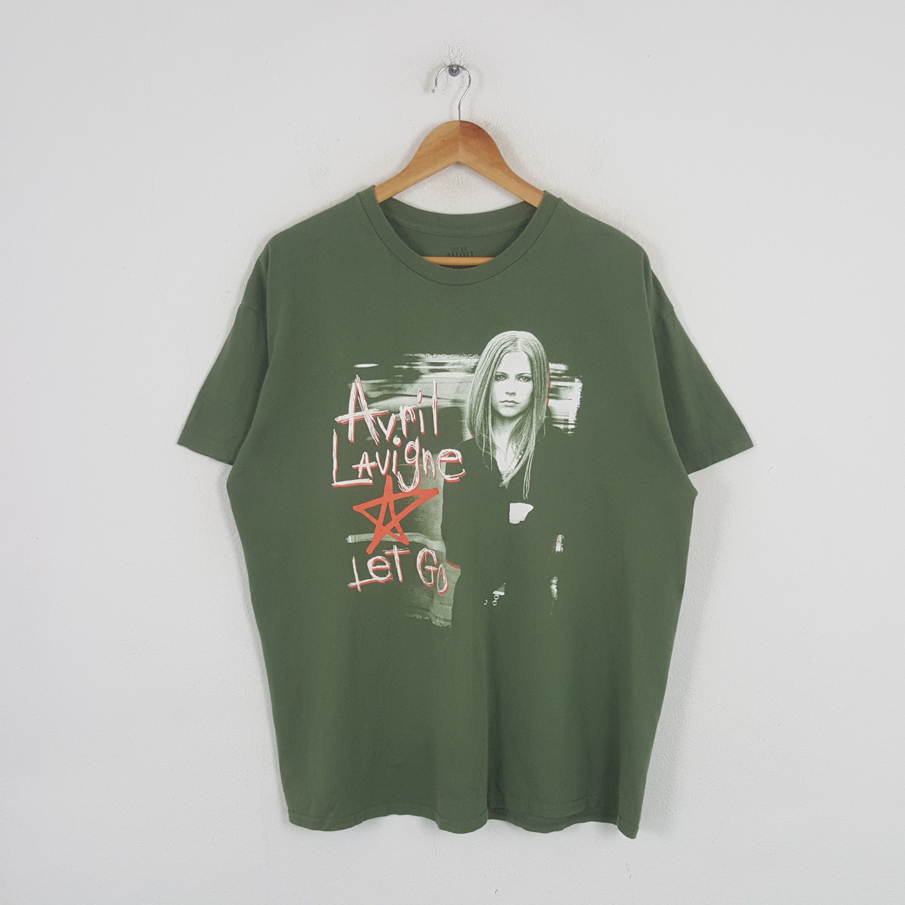 Band Tees Vintage Avril Lavigne Canadian Punk Singer Tshirt C285N79 Size US XL / EU 56 / 4 - 1 Thumbnail