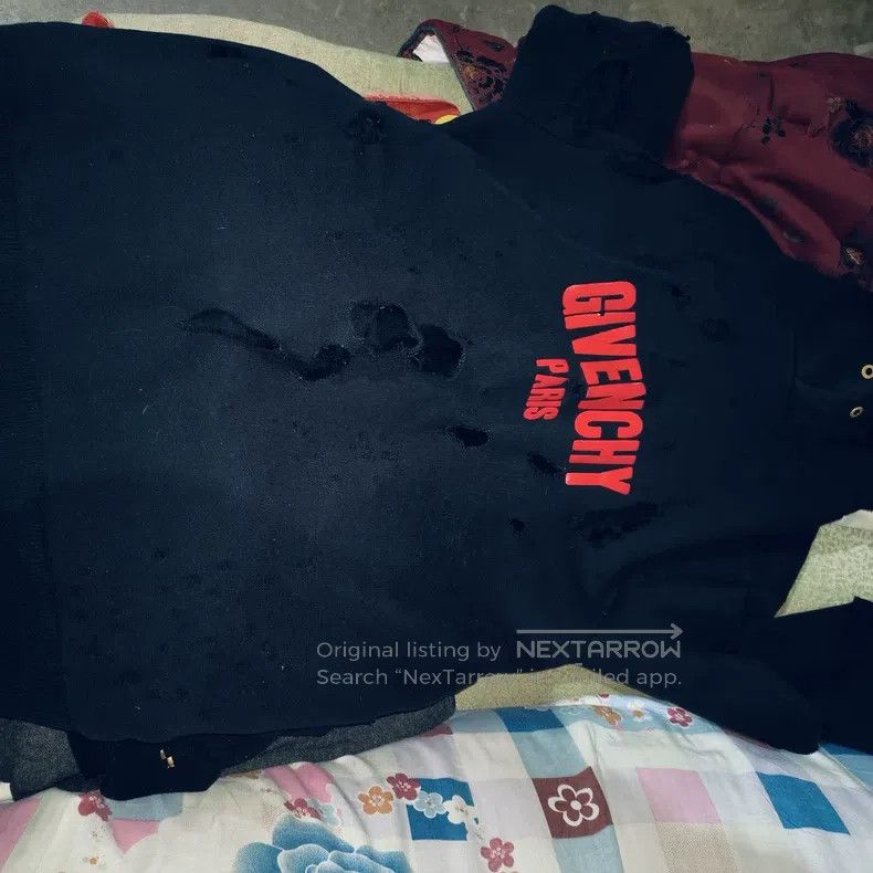 Givenchy Givenchy Distressed Logo T-Shirt Size US M / EU 48-50 / 2 - 9 Thumbnail