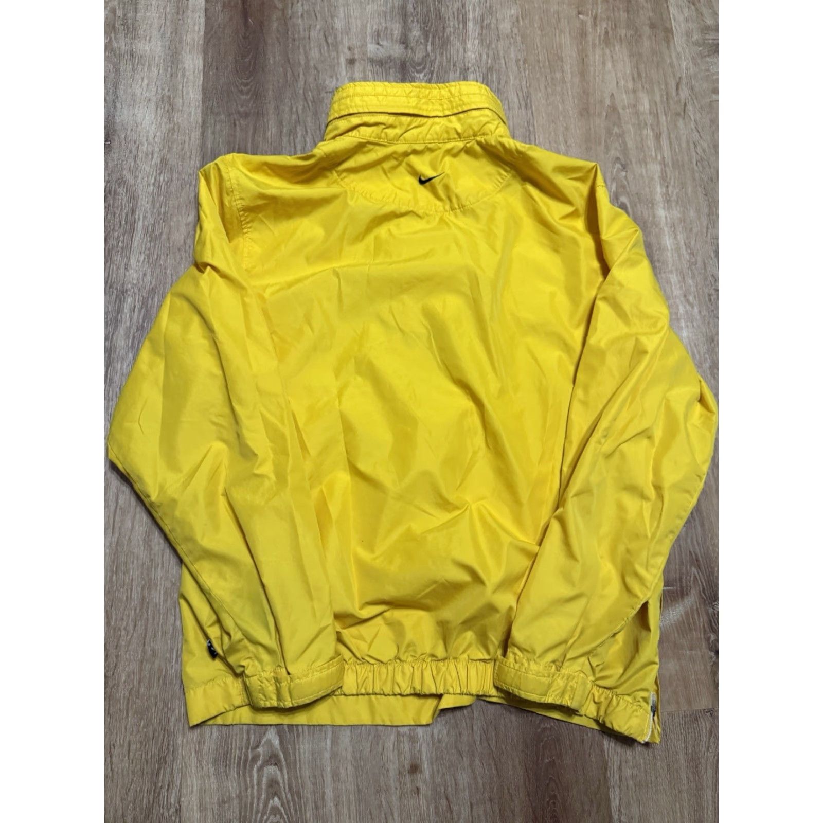 Nike VINTAGE Nike Rain Coat Jacket Kangaroo Pocket Yellow Mens Medium Y2K Silver Tag Blank Rain Jacket Mens Size US M / EU 48-50 / 2 - 2 Thumbnail