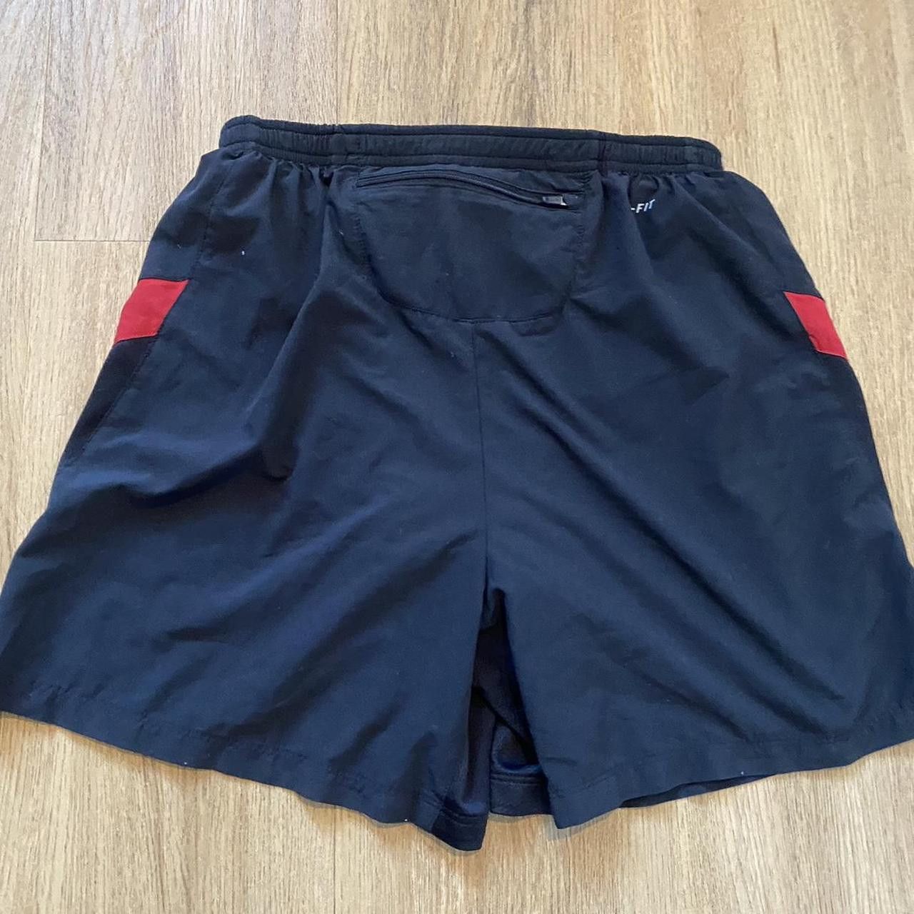 Nike Nike black and red running shorts Streetwear Size US 32 / EU 48 - 3 Thumbnail