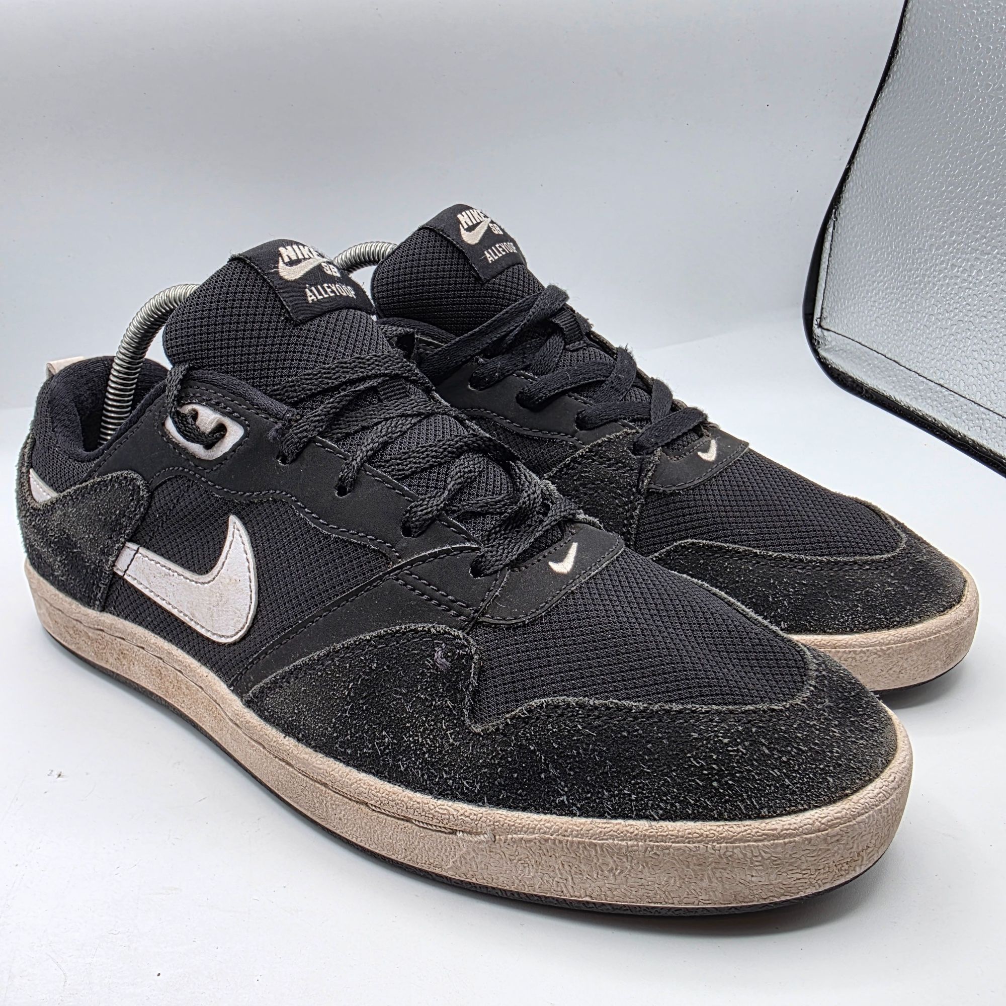 Nike Nike SB Alleyoop Mens Size 9 Black White Athletic Shoes Runn Size US 9 / EU 42 - 1 Thumbnail