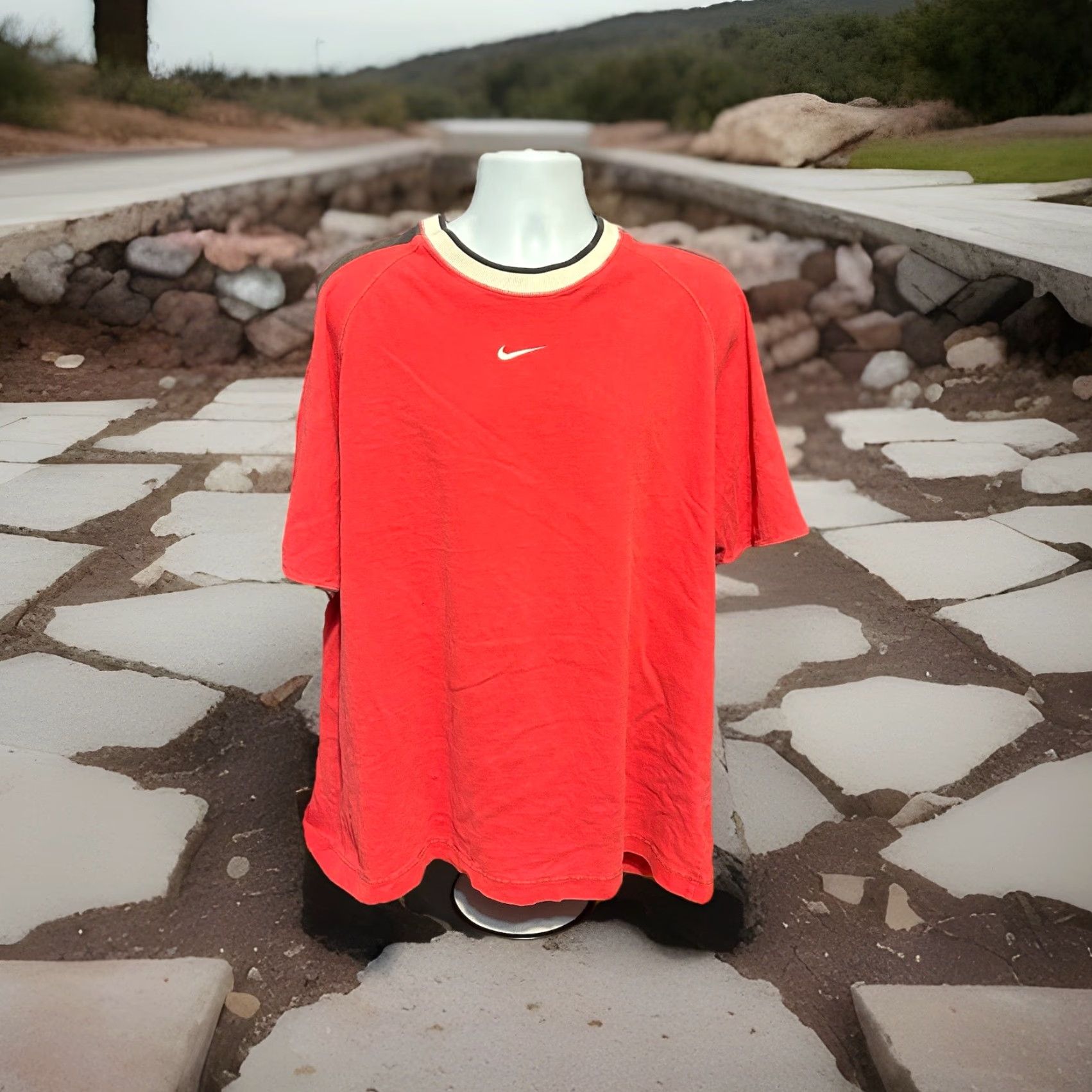 Nike VINTAGE Nike Shirt 2XL Men Red Black Short Sleeve Center Swoosh Logo Pattern 90s Size US XXL / EU 58 / 5 - 4 Thumbnail