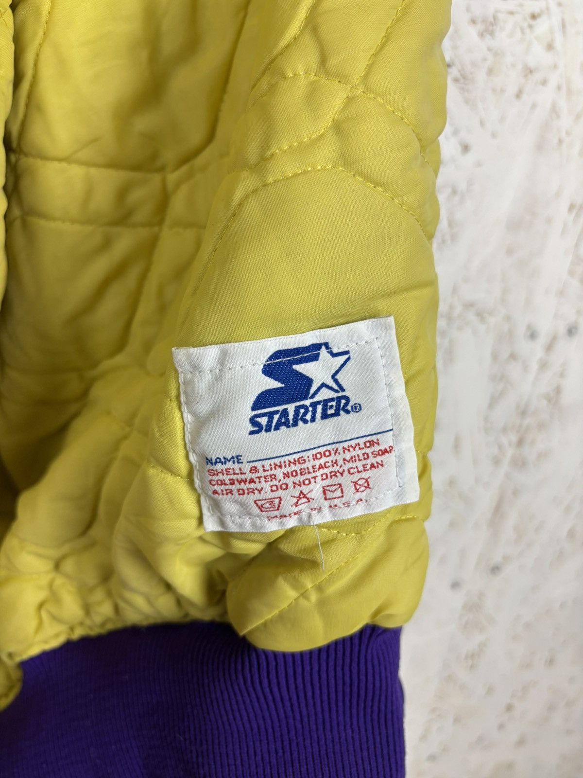 Starter 80s Starter Pro Line NHL Minnesota Vikings Satin Bomber XL Size US XL / EU 56 / 4 - 11 Thumbnail