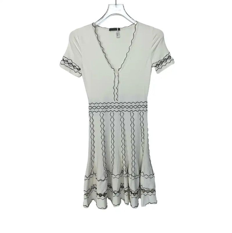 Alexander McQueen Alexander McQueen White Wool Dress 0089 Size S / US 4 / IT 40 - 1 Thumbnail
