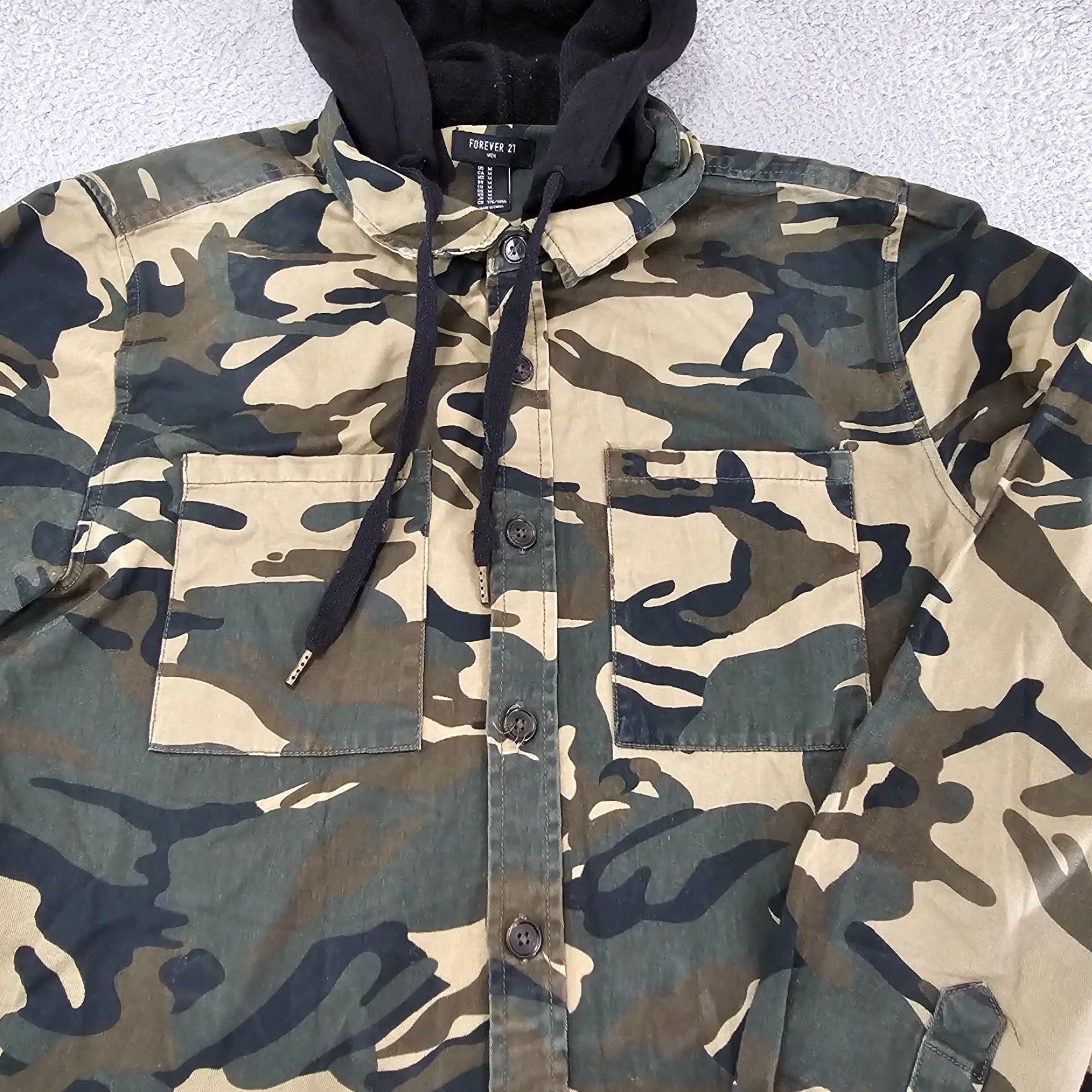 Forever 21 Foerver 21 Shirt Mens Size Medium Green Camo Shacket Button Up Hoodie Skate Surf Size US M / EU 48-50 / 2 - 6 Thumbnail