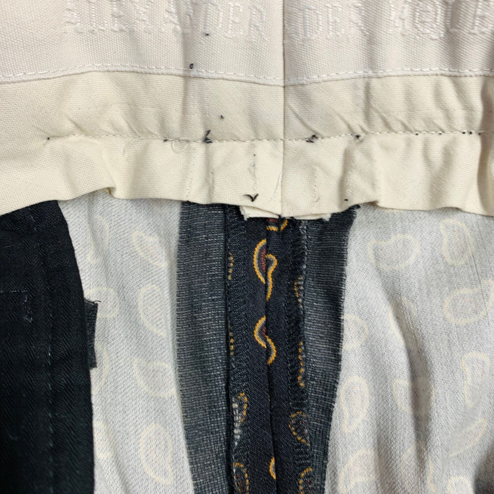 Alexander McQueen Size 34 Black Red Yellow Paisley Wool Silk Dress Pants Size US 34 / EU 50 - 6 Thumbnail