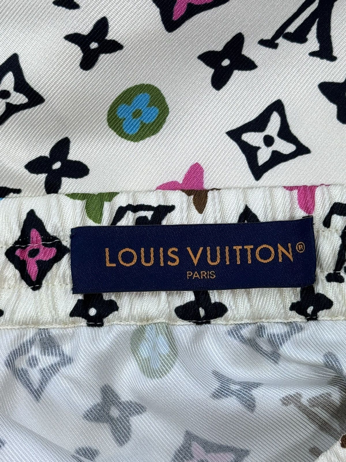 Louis Vuitton MONOGRAM PRINTED SILK SHORTS 1AFPZD Size US 32 / EU 48 - 6 Thumbnail