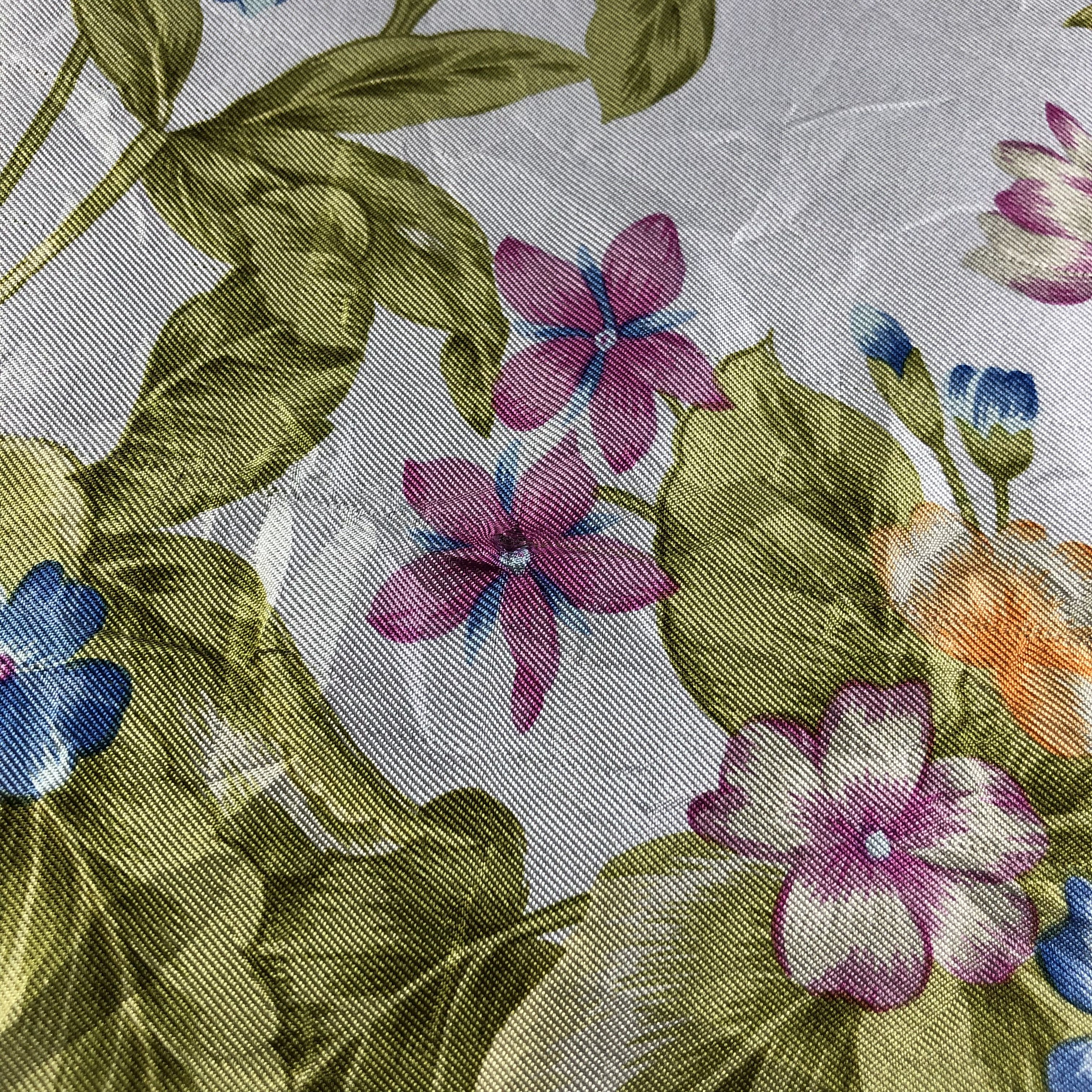Japanese Brand Luxury Floral Silk Scarf M420 Size ONE SIZE - 5 Thumbnail