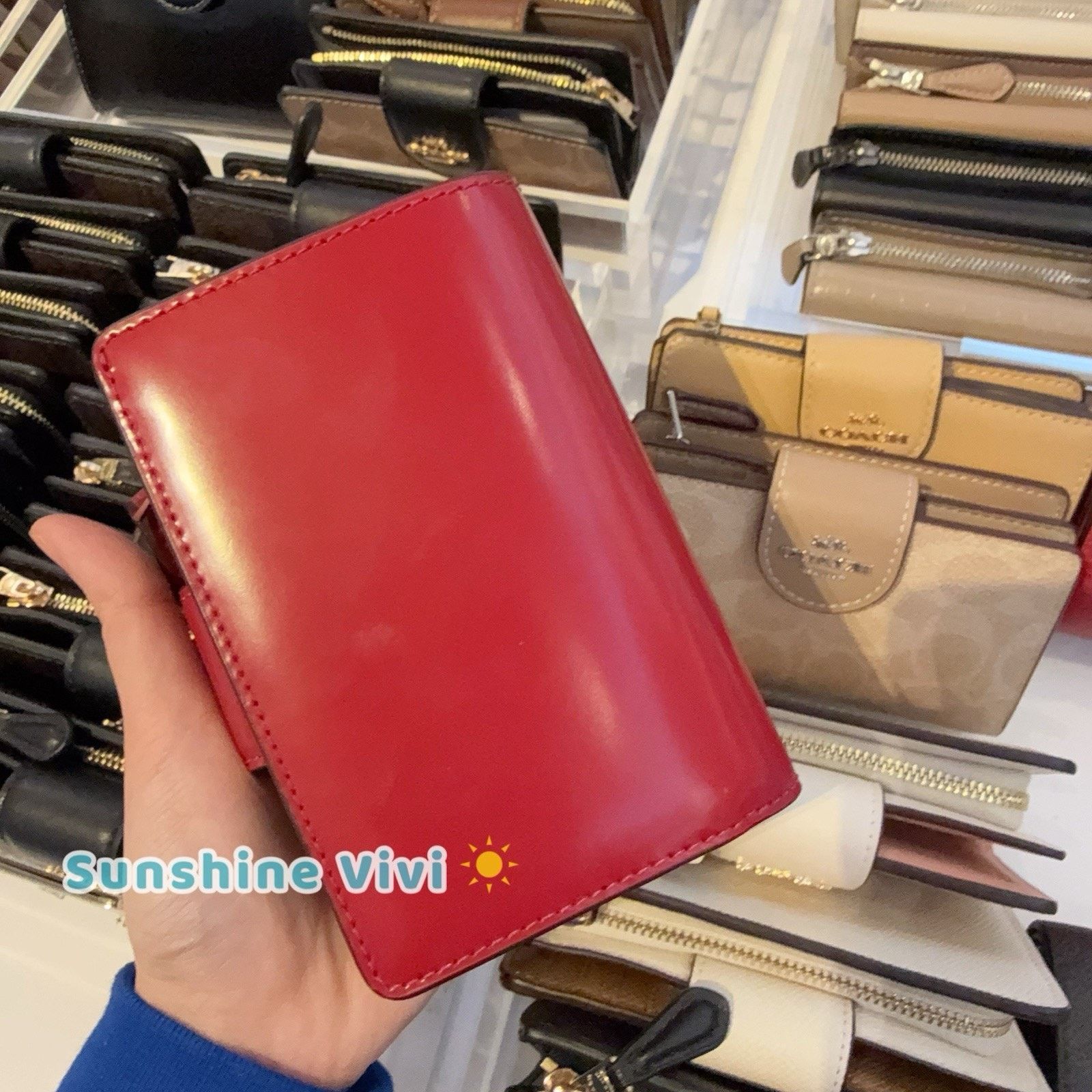 Coach NWT Coach CW526 Medium Corner Zip Wallet Gold/Ruby Leather Size ONE SIZE - 4 Thumbnail