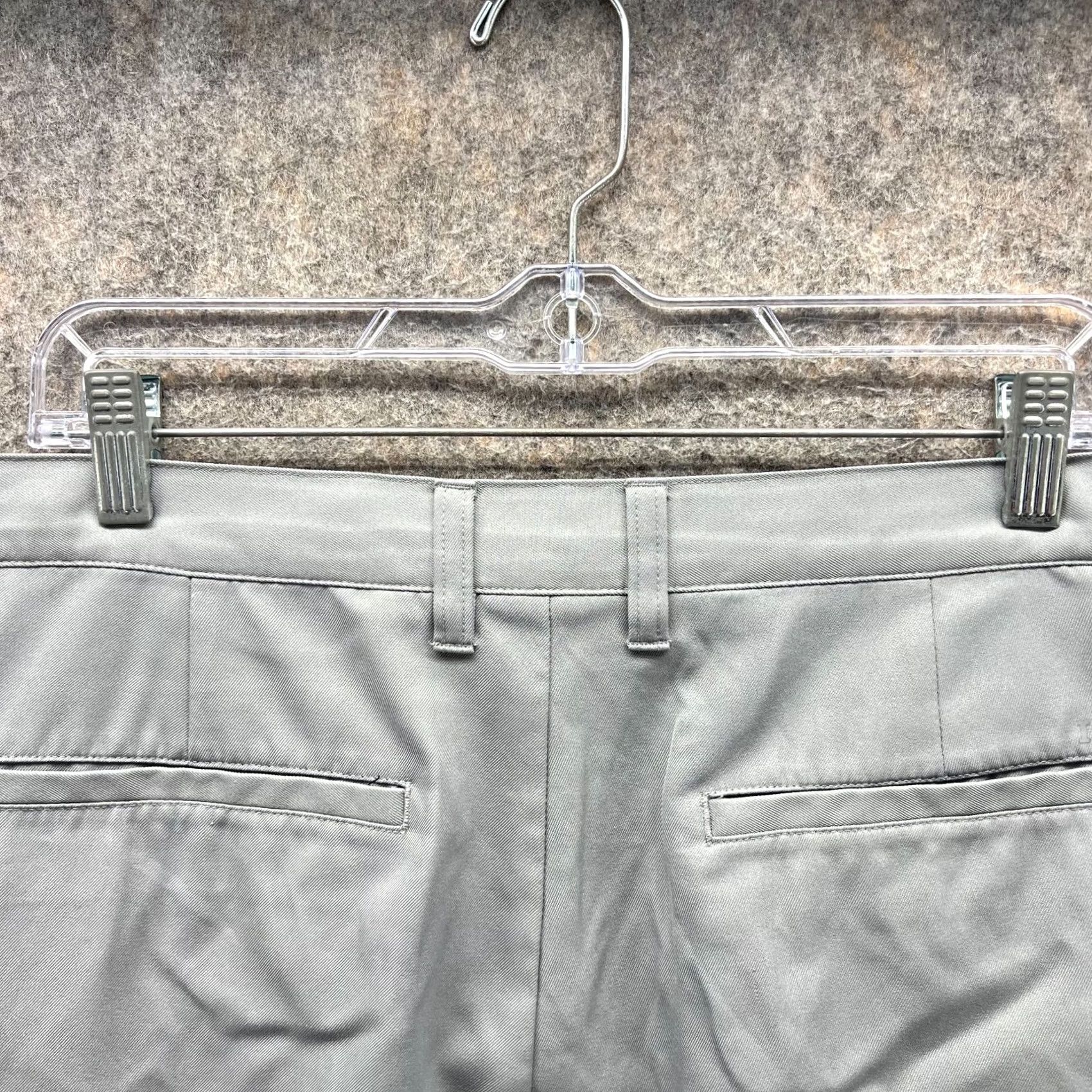 Izod Izod Shorts Men 36 Gray Chino Flat Front Athletic Golf Flat Stretch Casual Business Travel Button Front Pocket Slash Pocket Cotton Size US 36 / EU 52 - 4 Thumbnail