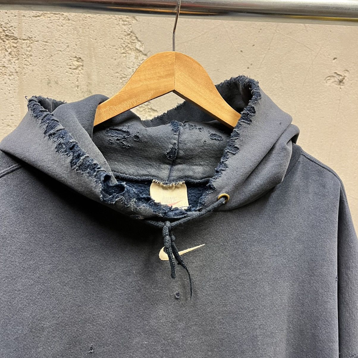 Nike Nike Vintage 90s Navy Blue Center Swoosh Distressed Hoodie Size US XXL / EU 58 / 5 - 3 Thumbnail