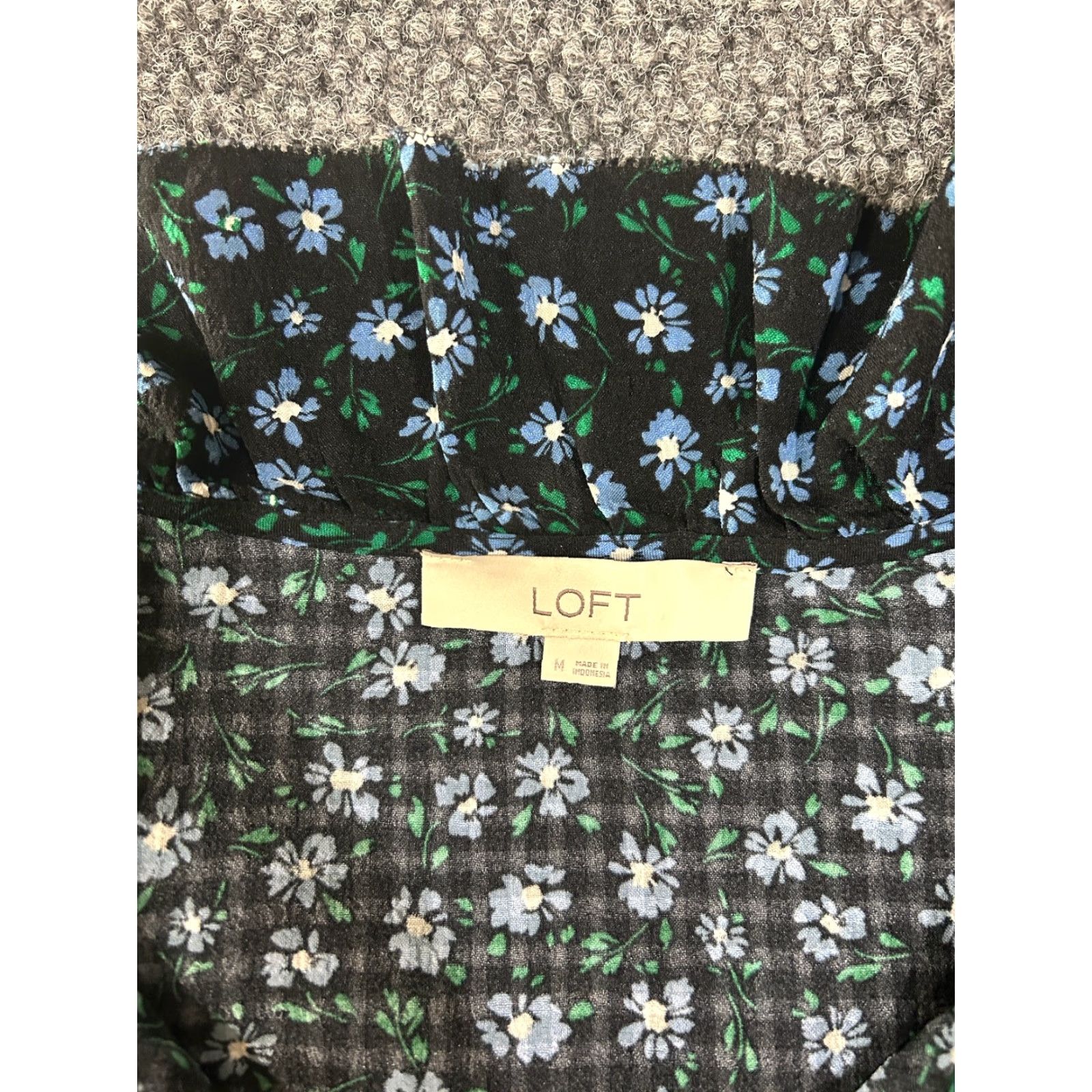 Loft LOFT Blouse Womens M Black Floral Long Sleeve V-Neck Ruffle Top Size M / US 6-8 / IT 42-44 - 4 Thumbnail