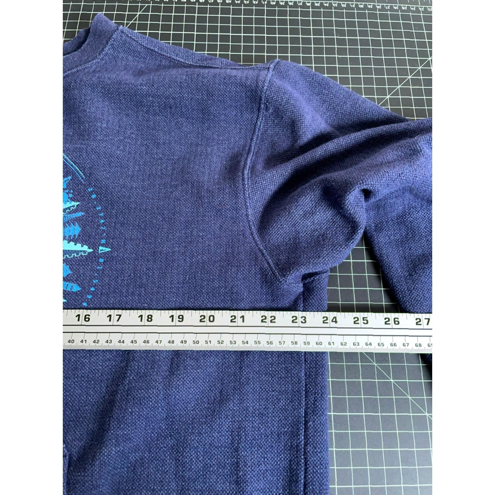 Disney VINTAGE Disney Sweatshirt Mickey Mouse Dark Blue Pique Cotton Front Graphic Pocket Adult Large Mens Disney Park 90s Cartoon Crew Neck Pullover Size US L / EU 52-54 / 3 - 5 Thumbnail
