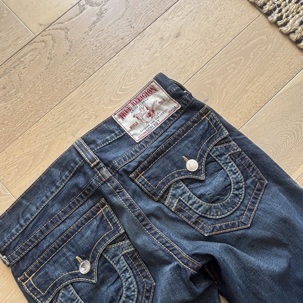 True Religion True Religion Ricky Super T Jeans Dark Wash Embroidered Size US 34 / EU 50 - 2 Thumbnail