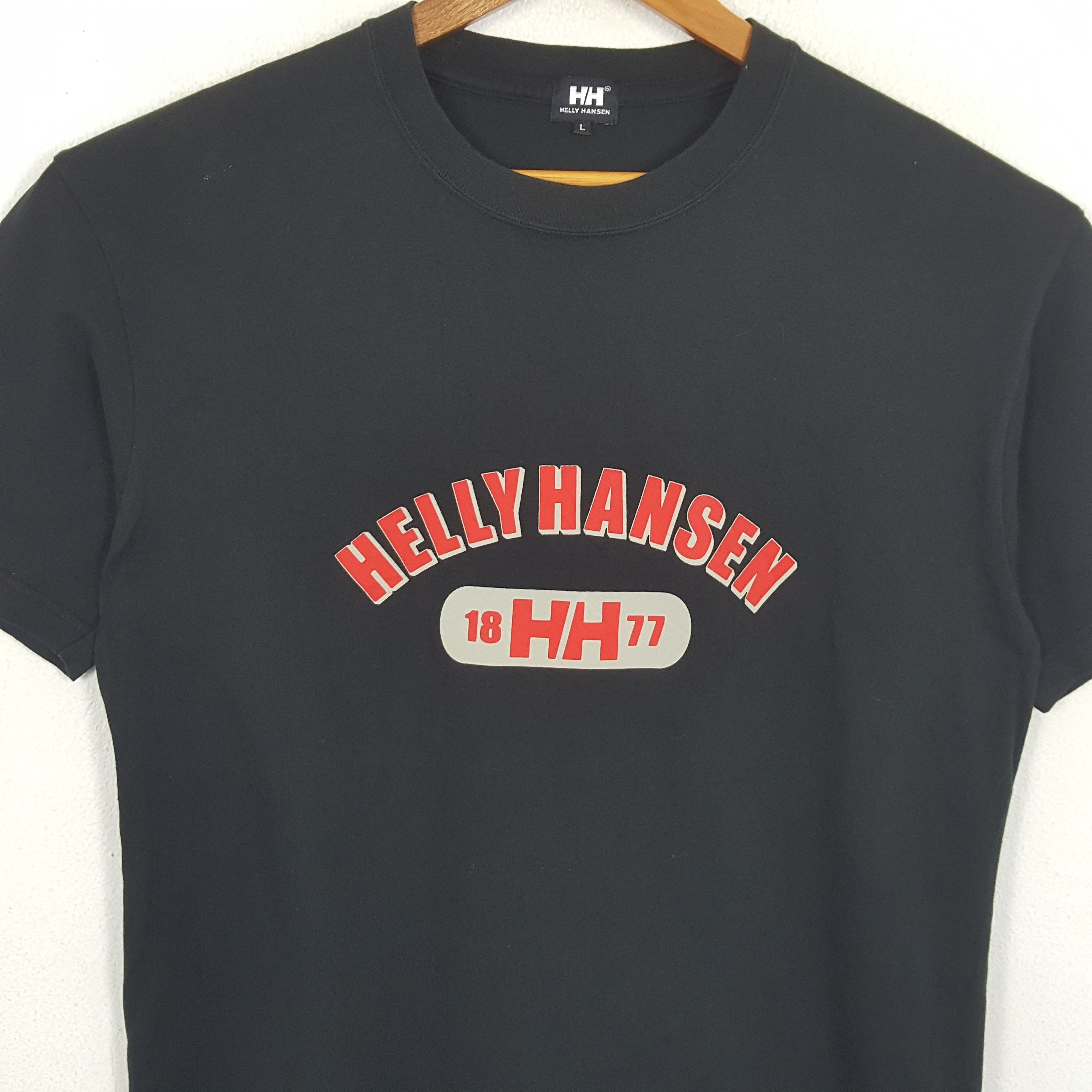 Vintage HELLY HANSEN Streetwear Skateboard Style T-Shirts