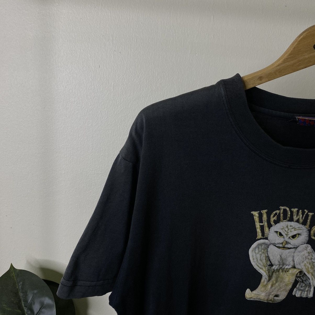 Vintage Vintage 2000s Harry Potter Movie Hedwig Faded Black T Shirt Size US L / EU 52-54 / 3 - 3 Thumbnail