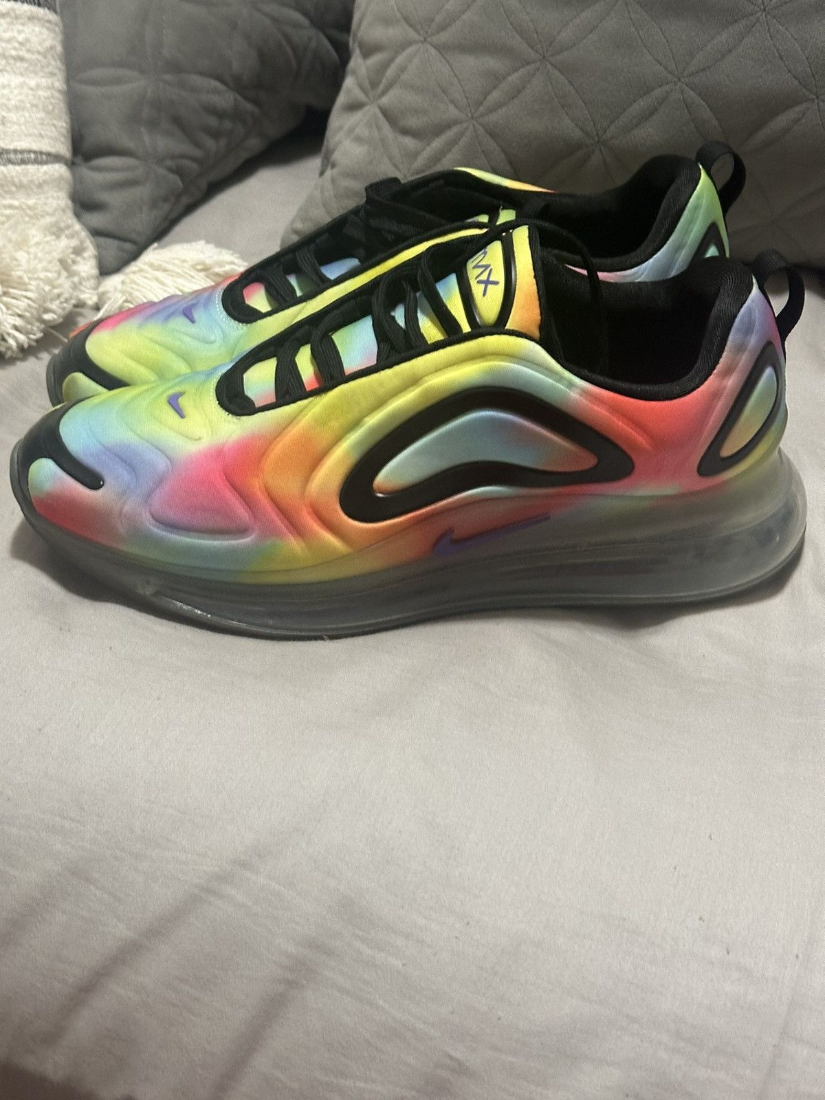 Nike Men’s size 12 Nike airmax 720 Size US 12 / EU 45 - 2 Thumbnail