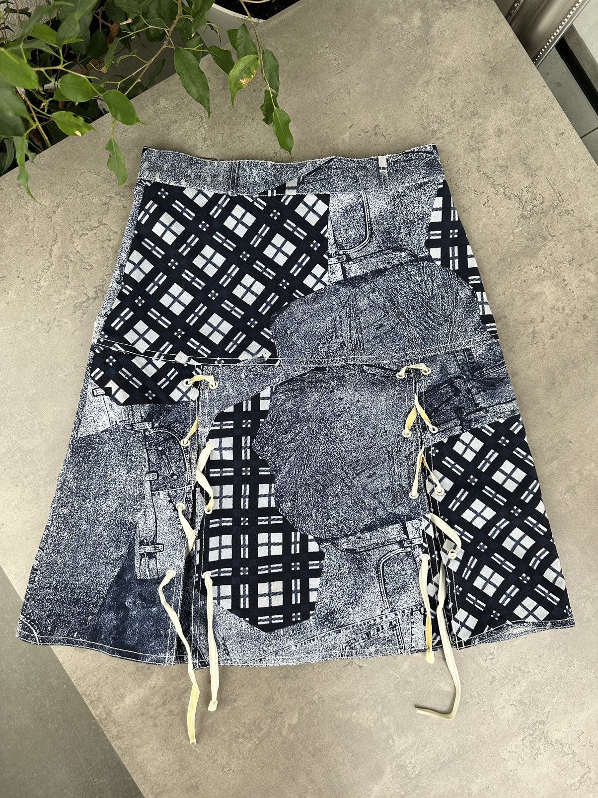 Japanese Brand Vintage Lace-up Mini Skirt Size 27" / US 4 / IT 40 - 6 Thumbnail