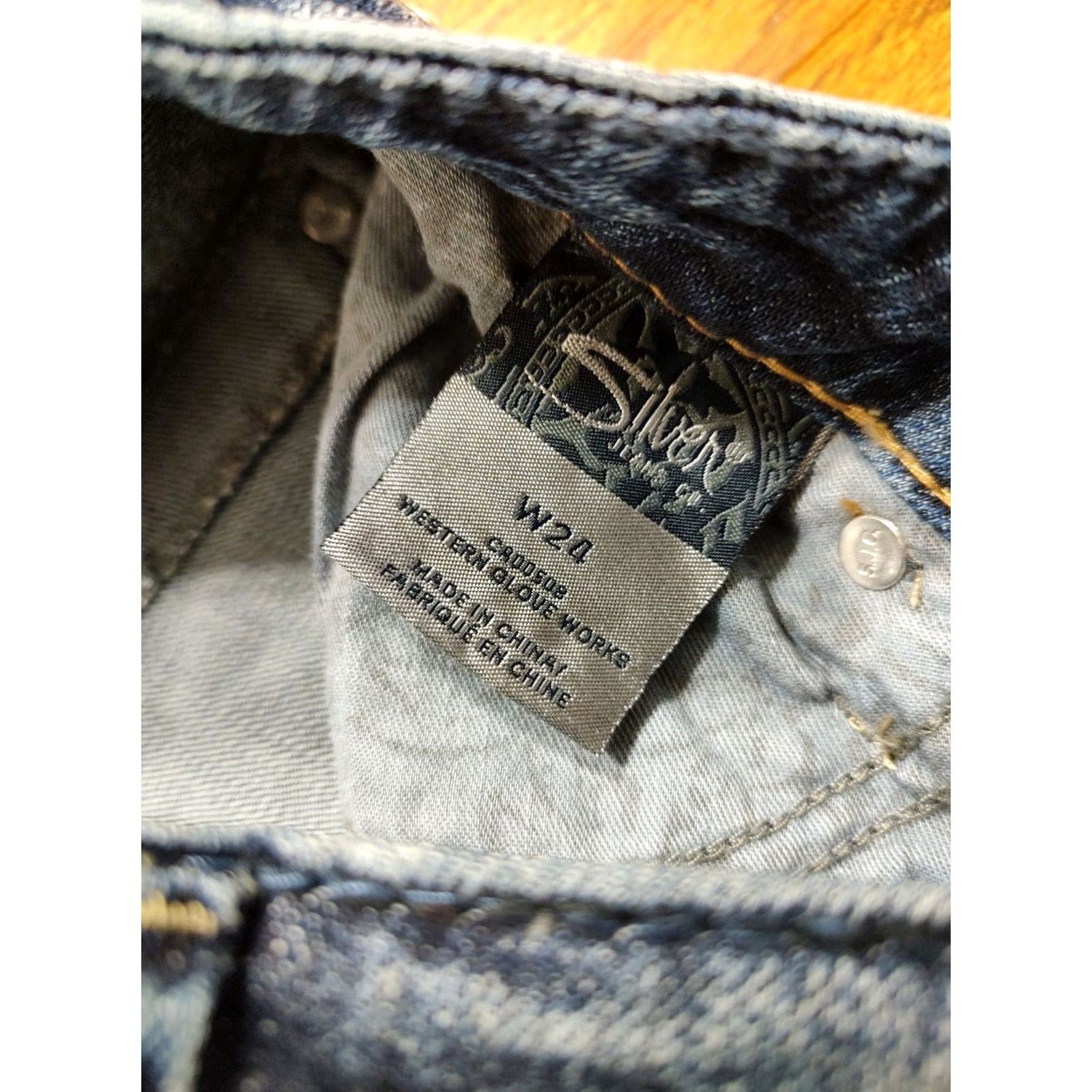 Silver Jeans Co. NWT Silver Jeans Bermuda Shorts Womens Mid Rise Blue Denim 24 Regular 5-Pocket Logo Zipper Button Stretch Size 42" / US 20 - 7 Thumbnail