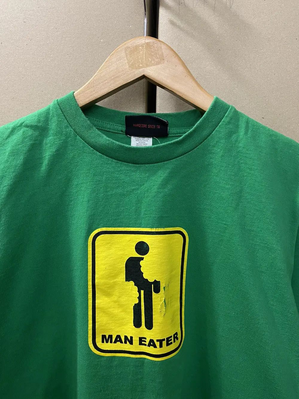 Vintage CRAZY VINTAGE FUNNY MAN EATER TEE Y2K T SHIRT SKATE HUMOR Size US M / EU 48-50 / 2 - 7 Thumbnail
