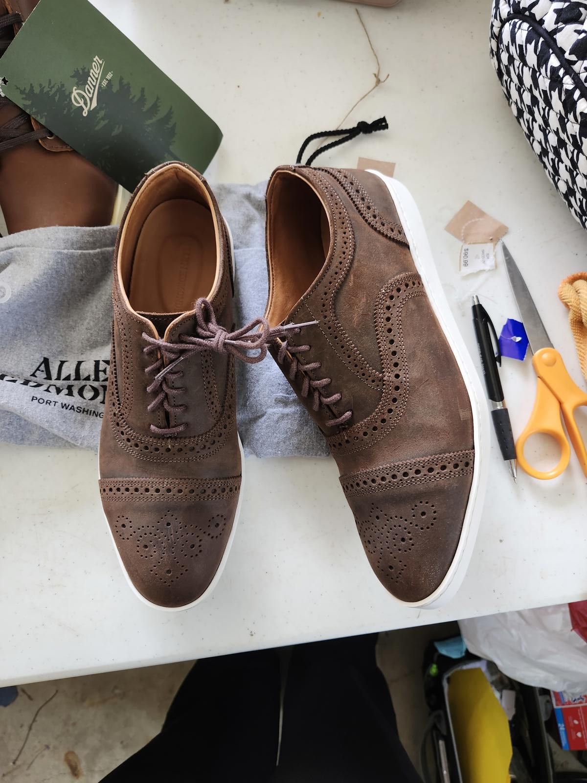 Designer Allen Edmonds mens shoes Size US 9.5 / EU 42-43 - 2 Thumbnail