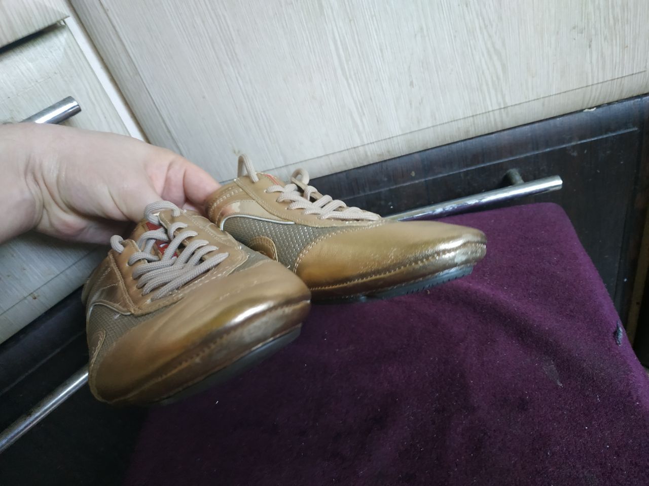 Prada Prada Linea Rossa Gold Metallic Sneakers EU39.5 Size US 9 / IT 39 - 14 Thumbnail