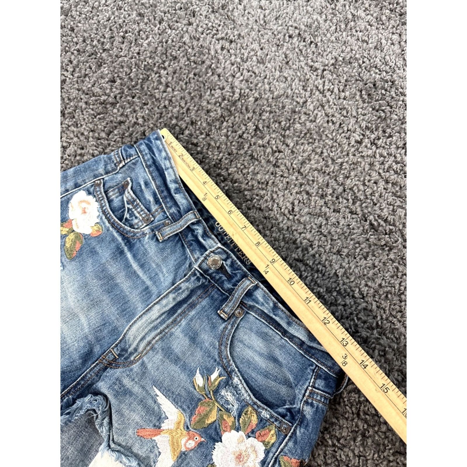 American Eagle Outfitters VINTAGE? No — American Eagle Shorts Womens 28 Hi Rise Shortie Embroidered Distressed Denim Jeans? (Unable to answer as per constraints) Size 28" / US 6 / IT 42 - 3 Thumbnail