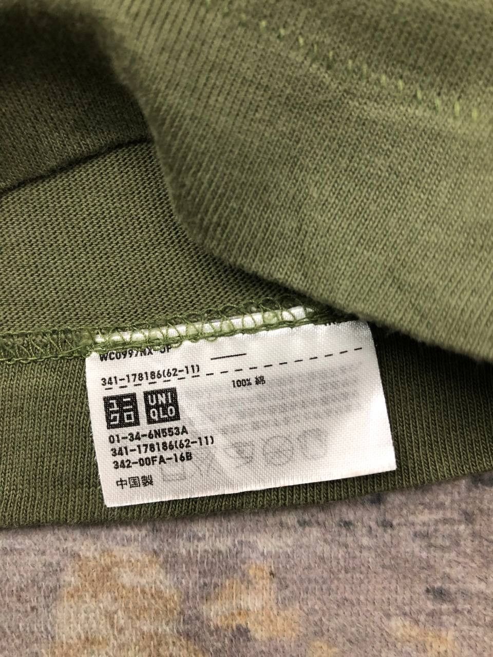 Kaws × Uniqlo T213 KAWS X UNIQLO TEE Size US M / EU 48-50 / 2 - 5 Thumbnail