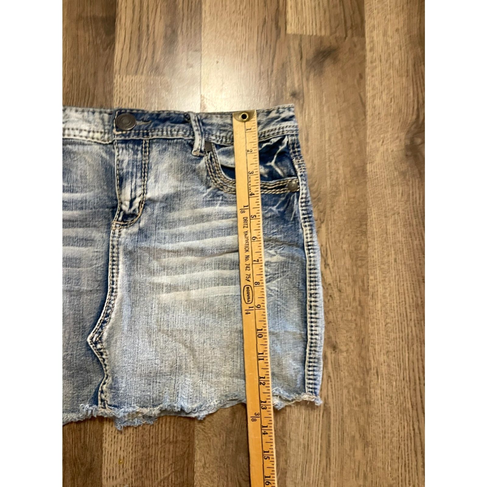 Vintage **Maurices Women's Size 7 Regular Mini Denim Skirt with Frayed Hem** User: Maurices Women's Size 7 Regular Mini Denim Skirt with Frayed Hem Size 28" / US 6 / IT 42 - 7 Thumbnail