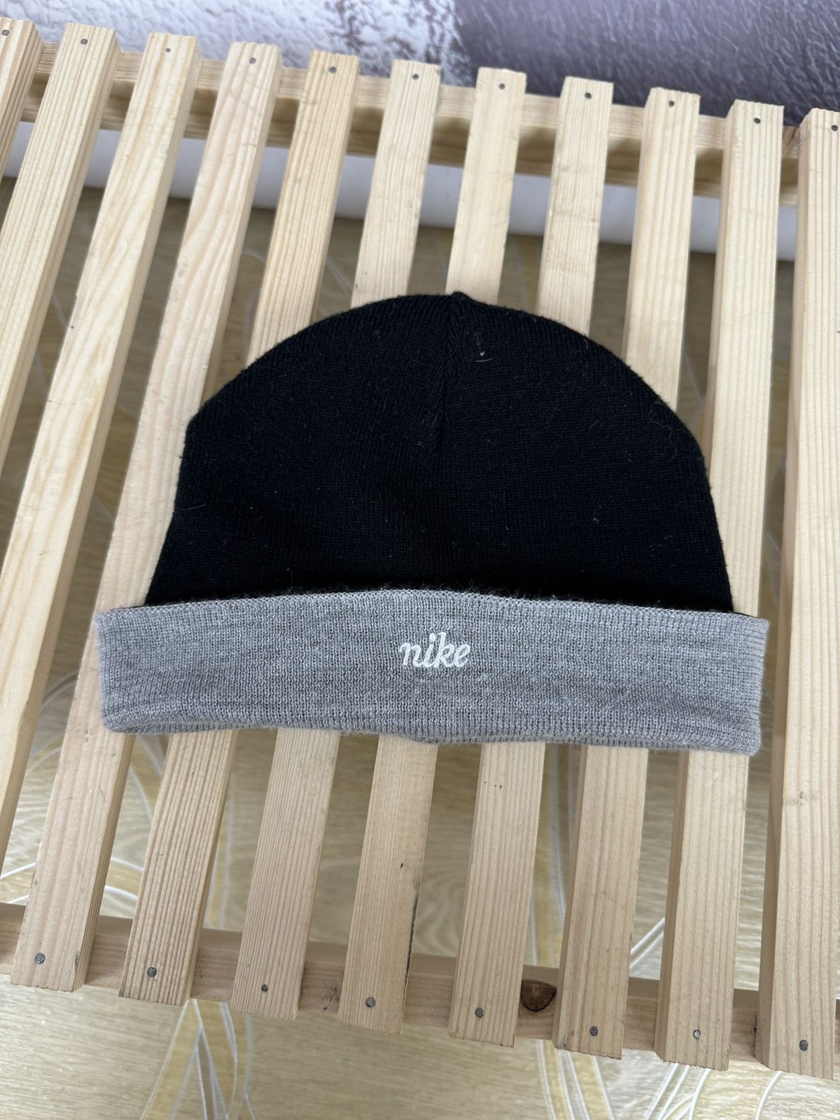 Nike Nike Vintage y2k reversible black/grey beanie hat swoosh Size ONE SIZE - 1 Thumbnail