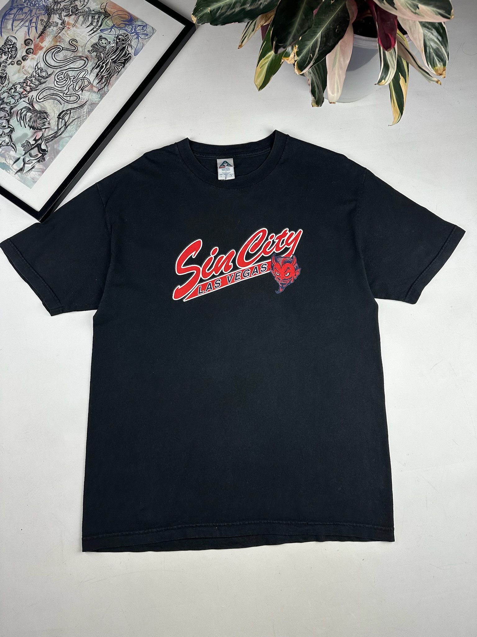 Other VINTAGE Y2K SIN CITY LAS VEGAS DEVIL T SHIRT Size US L / EU 52-54 / 3 - 1 Thumbnail