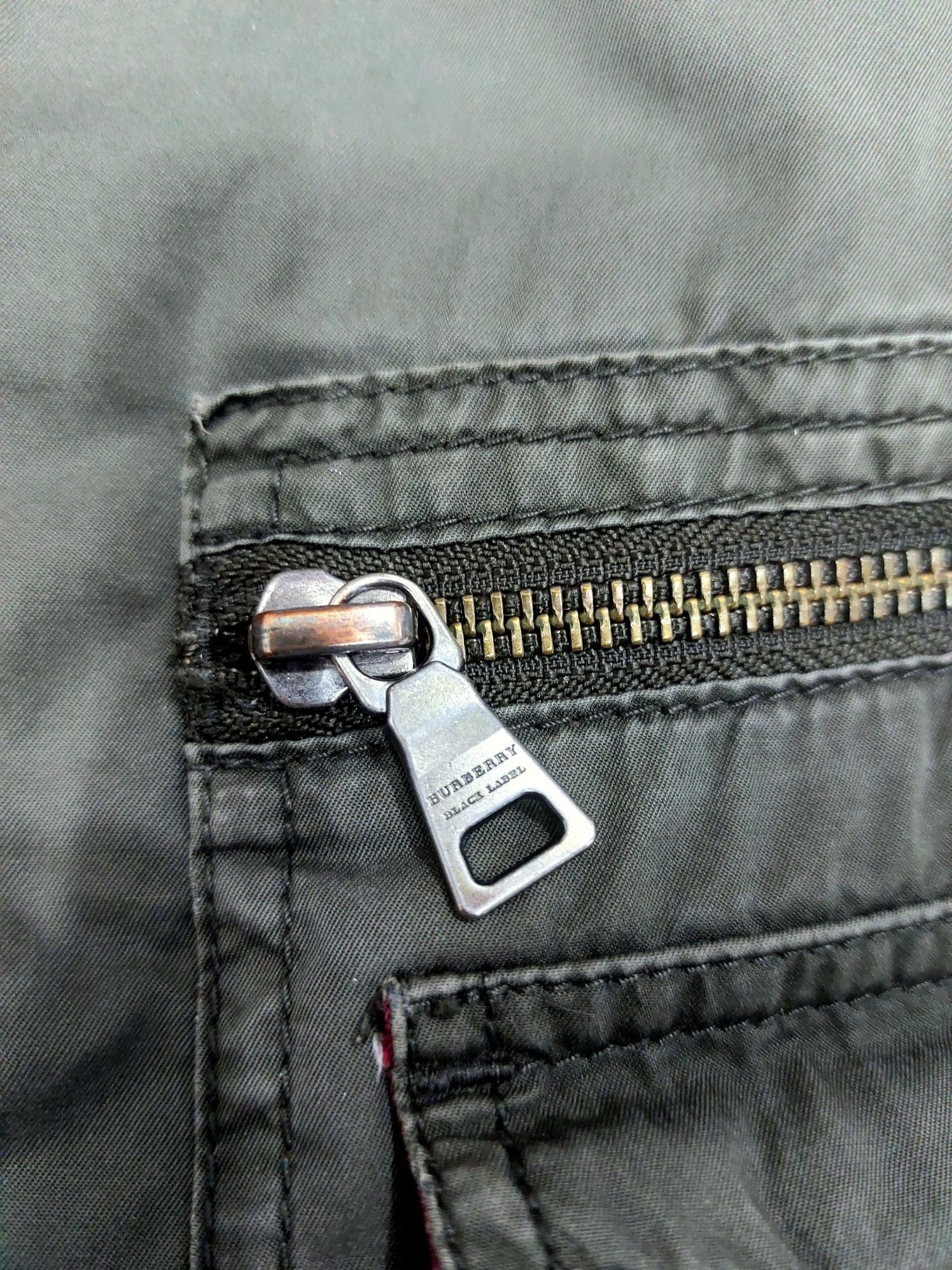 Burberry Japanese Y2K Burberry Black Label Multipocket Cargo Pants Size US 30 / EU 46 - 11 Thumbnail