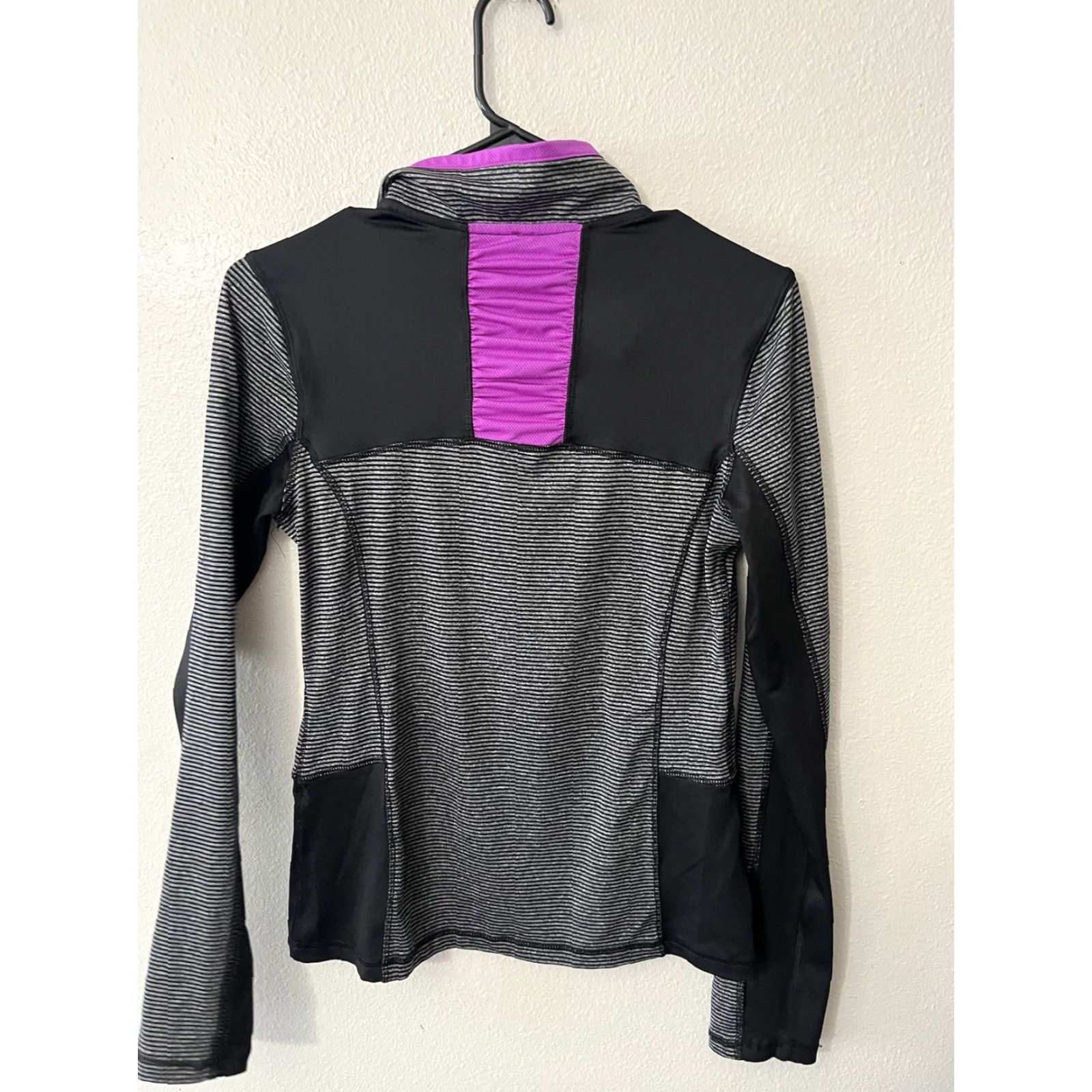 Vintage Women's Size Small RBX Active Wear Jacket Pull over Black & Purple 1/4 Zip Lightweight Track Jacket Running & Jogging Walking Size S / US 4 / IT 40 - 3 Thumbnail