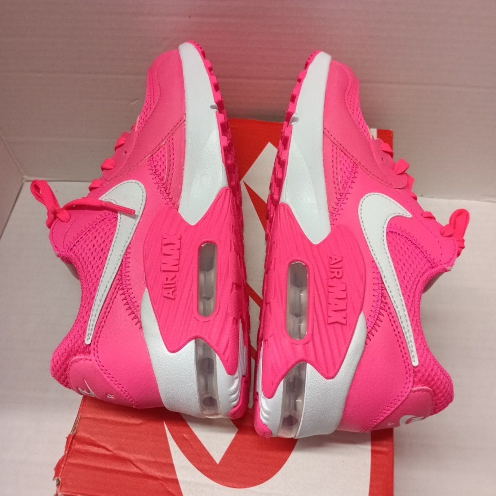 Nike Nike Air Max Women's Running Shoes Size 6 Hyper Pink & White Size US 6 / IT 36 - 7 Thumbnail