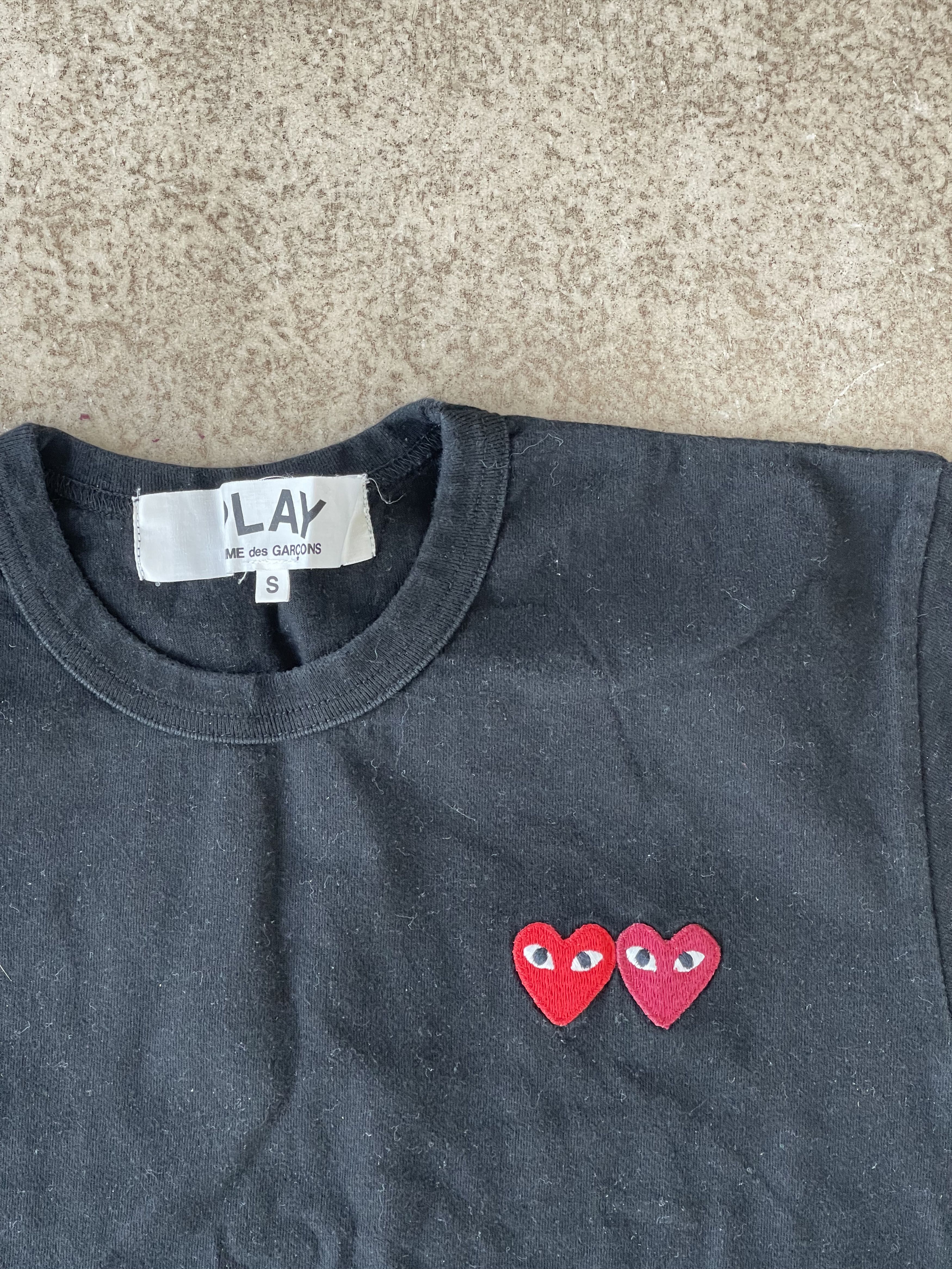 Comme des Garcons Comme des Garçons PLAY Short Sleeve Tee in Black Size S / US 4 / IT 40 - 1 Thumbnail