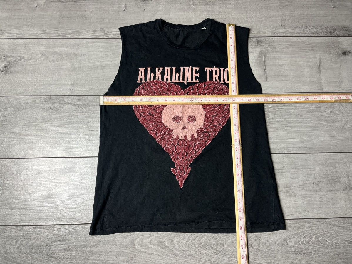 Band Tees Alkaline Trio hearts skull Tshirt rock tee size Large Size US L / EU 52-54 / 3 - 5 Thumbnail