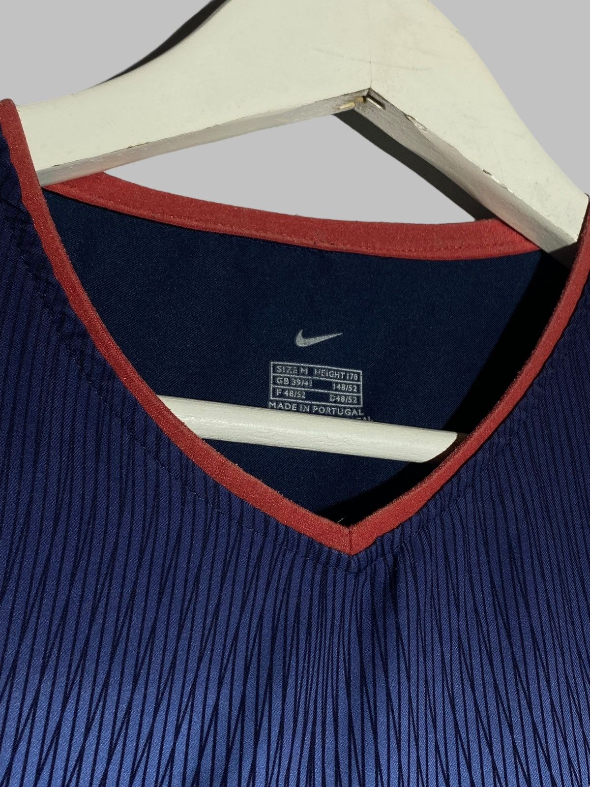 Nike 🔥 ARSENAL 2000S NIKE JERSEY HYPNOSIS VINTAGE BERGKAMP VIBES Size US M / EU 48-50 / 2 - 12 Thumbnail