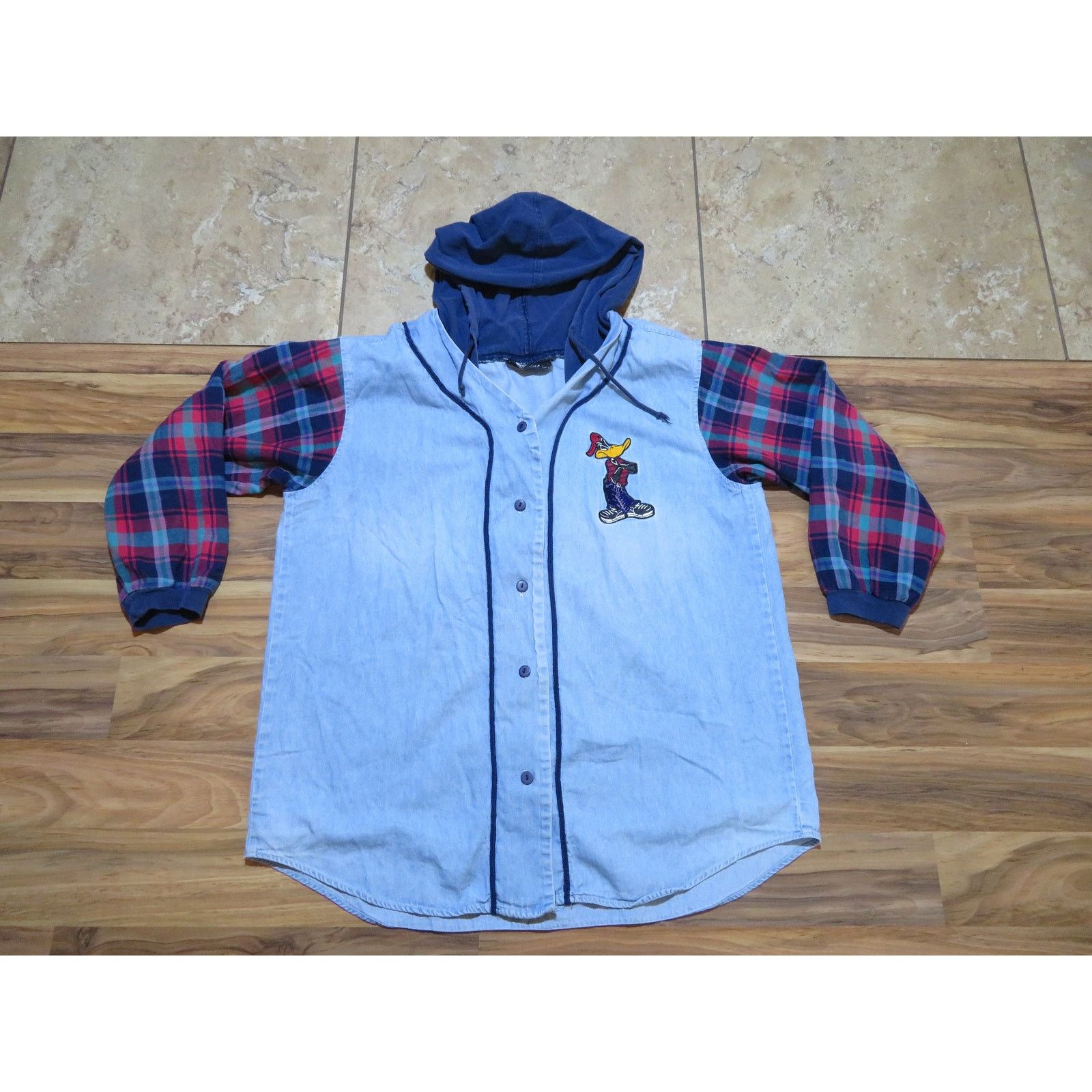 Other Daffy Duck Button Up shirt, Embroidered Logo, Blue L 1990s Size US L / EU 52-54 / 3 - 1 Thumbnail