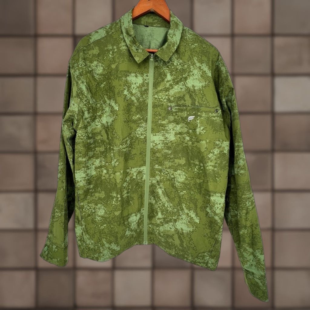 Fabletics VINTAGE? No — Men’s Fabletics The Heights Jacket Green Camo Full Zip M Regular Windbreaker Jacket Mens Green Camouflage Logo Zipper Size US M / EU 48-50 / 2 - 1 Thumbnail