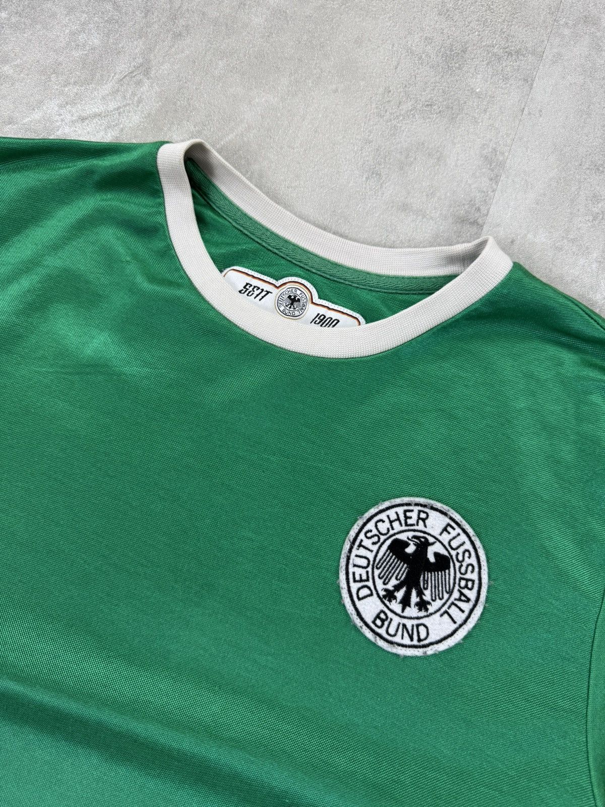 Vintage DEUTSCHER FUSSBALL BUND Tshirt retro Weltmeister Mens size L Size US L / EU 52-54 / 3 - 2 Thumbnail