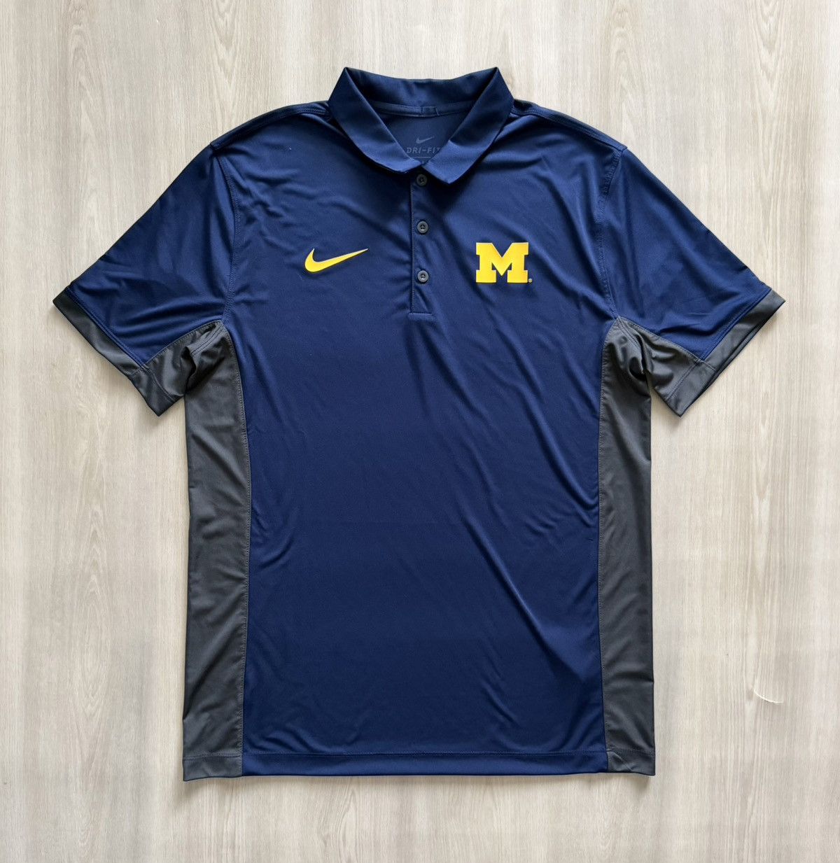 Nike Nike University Of Michigan Polo Sz L Size US L / EU 52-54 / 3 - 1 Thumbnail