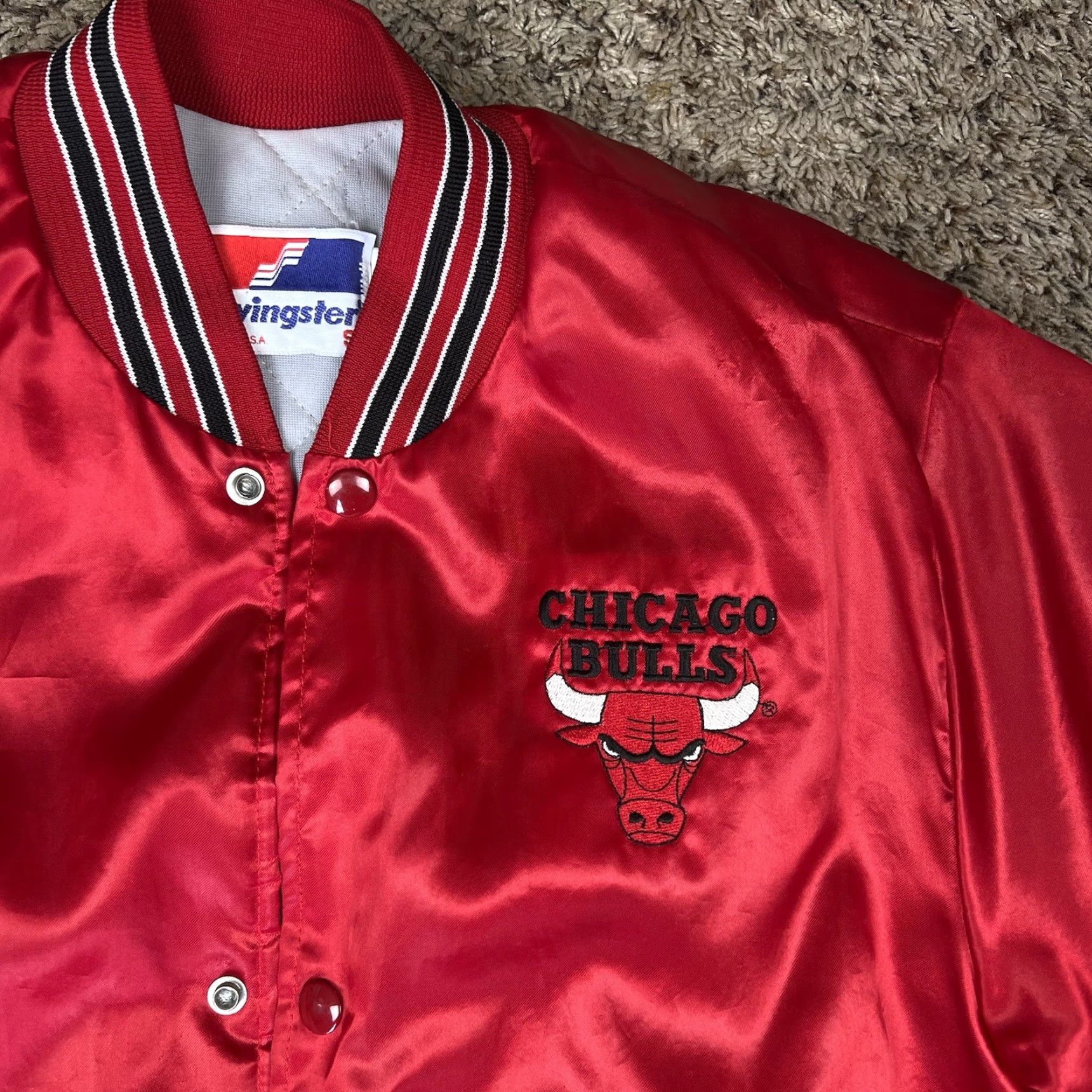 Vintage VINTAGE Swingster Chicago Bulls Satin Bomber Jacket Adult Small Red 90s Basketball NBA Embroidered Logo Size US S / EU 44-46 / 1 - 7 Thumbnail