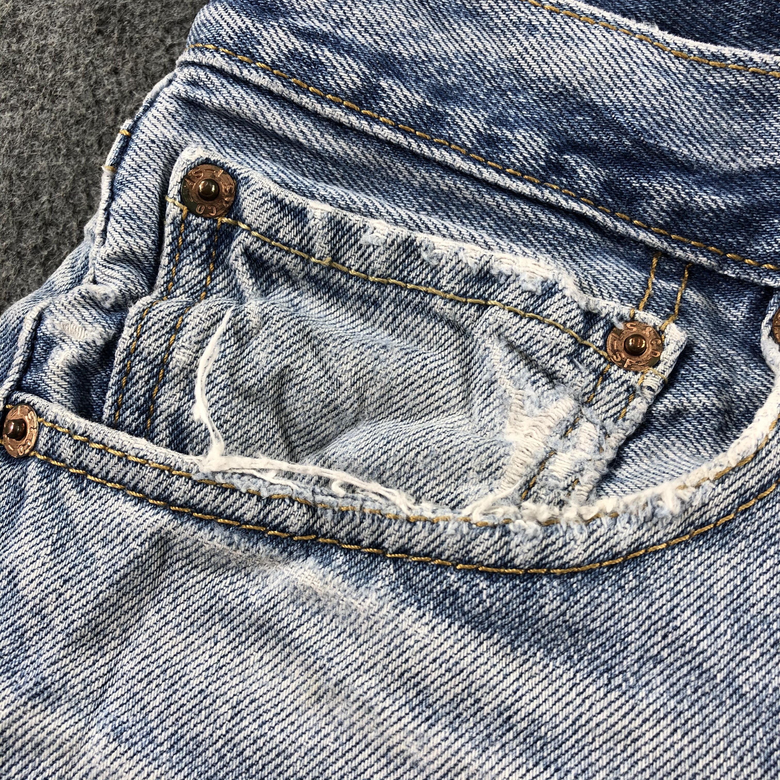Levi's 90s Vintage Blue Wash Levis 501 Jeans-J2570 Size US 31 - 12 Thumbnail