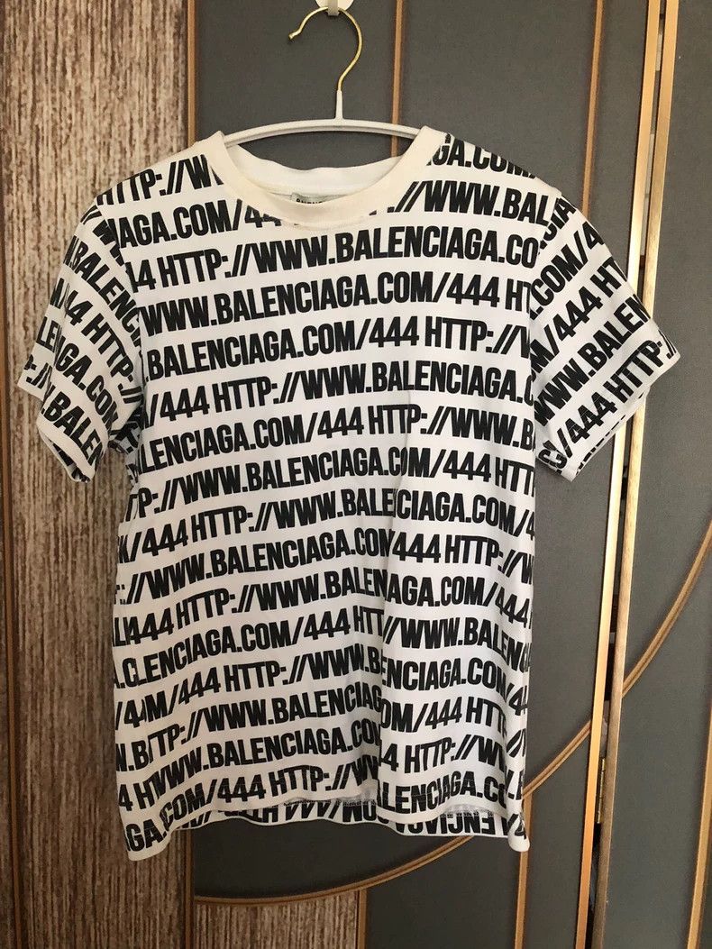 Balenciaga Balenciaga Full Print Letter T-Shirt Size US S / EU 44-46 / 1 - 1 Thumbnail